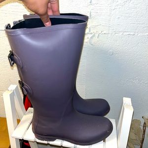 Purple rain/garden boots.
